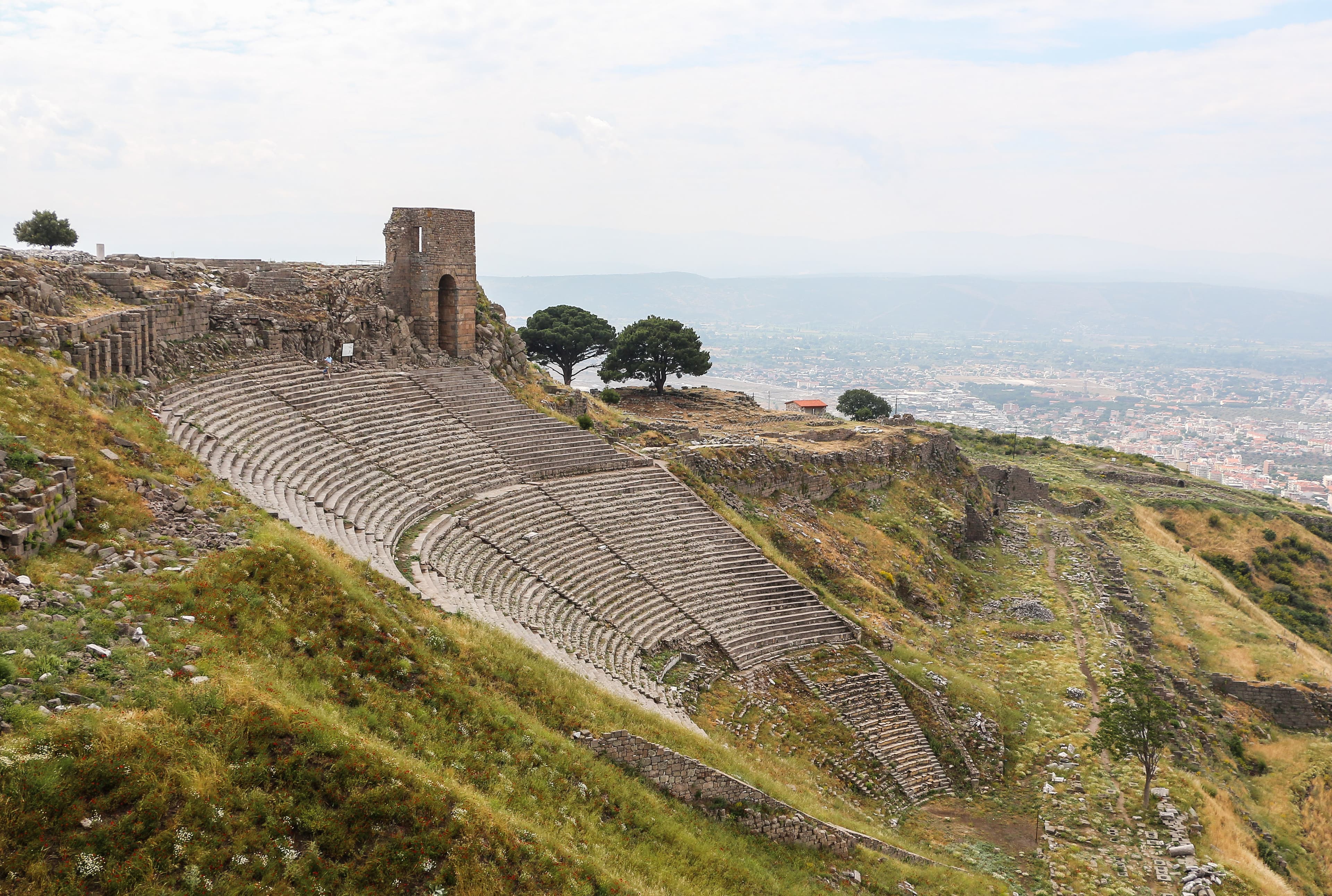 Explore the stunning ancient columns of Pergamon in Bergama, Turkey, showcasing historical architecture.
